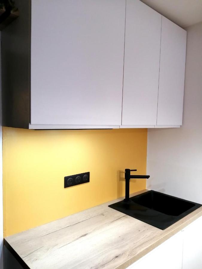 Le Petit Studio - 15 M2 - Centre Ville - Sorgue A 50 M LʼIsle-sur-la-Sorgue Exteriör bild